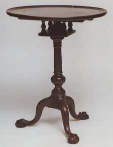An American Chippendale Mahogany Tripod Dish-Top Candlestand With Birdcage Support.   Circa: 1760 -1780
